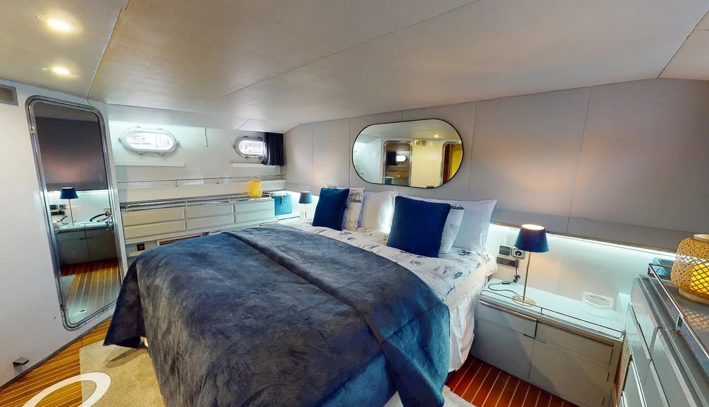 Ägarhytten ombord M/Y Gaia